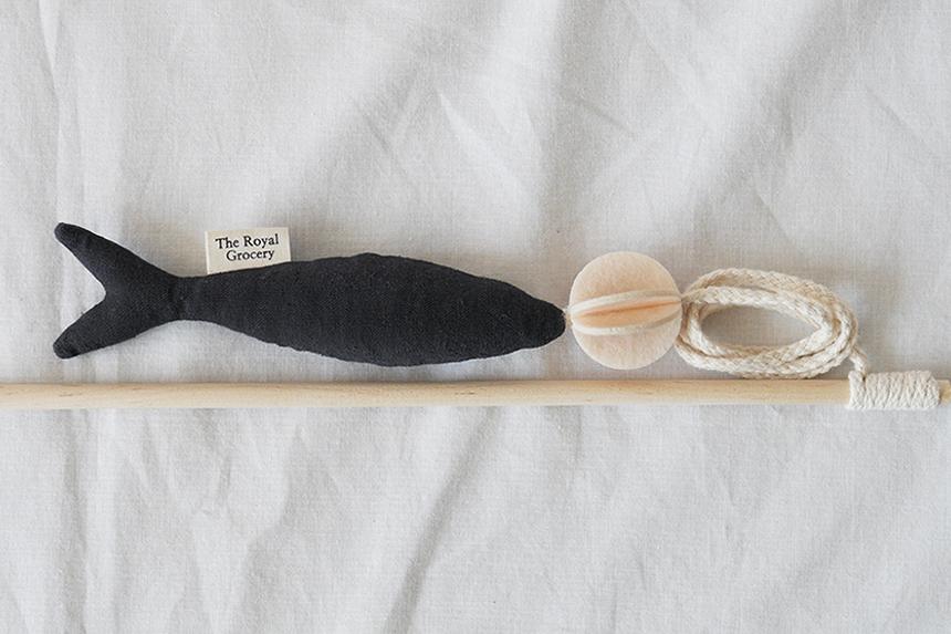 Fish and Chews Kattaleikfang - Charcoal - Móri